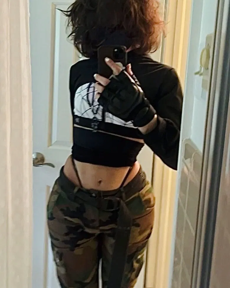 Alex🖤 {your femboy bestfriend}