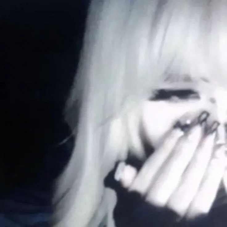 Iris | mentally ill gf, CW!