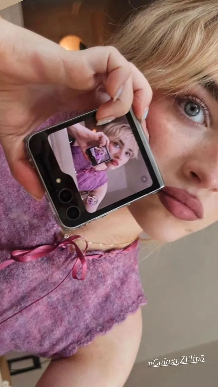 Your Online Girlfriend Is A Secret Famous Singer!?!? (Sabrina Carpenter)